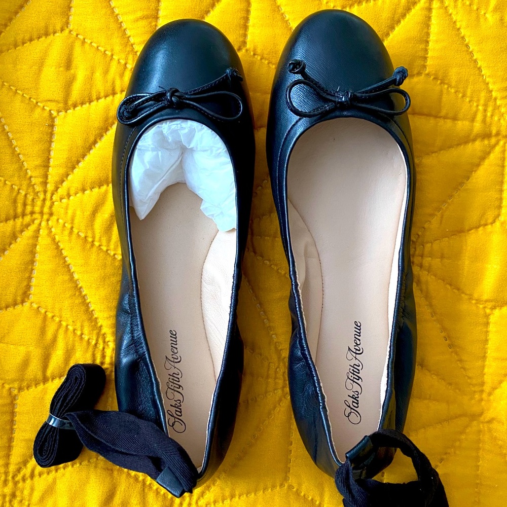Saks fifth Avenue black leather ballet flats